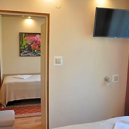 Mis Szálloda *